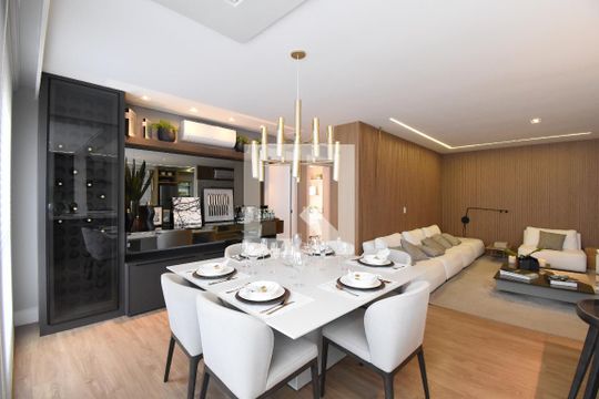 Sala e Cozinha de apartamento à venda com 2 quartos, 137m² em Centro, Curitiba