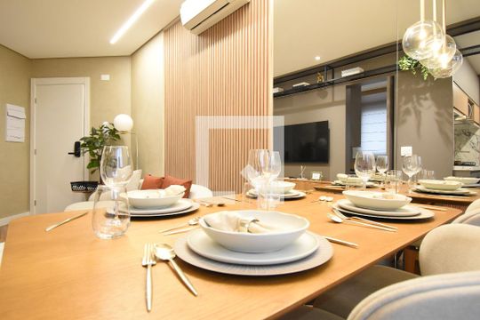 Sala de apartamento à venda com 2 quartos, 51m² em Centro, Curitiba