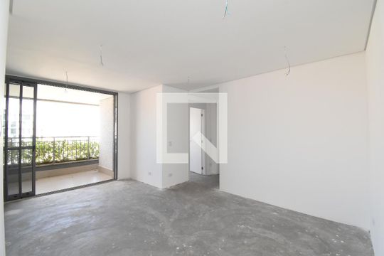 Sala e Cozinha de apartamento à venda com 2 quartos, 105m² em Centro, Curitiba