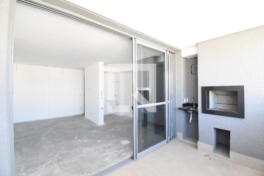 Sala e Cozinha de apartamento à venda com 2 quartos, 105m² em Centro, Curitiba