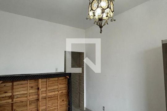 Sala/Quarto de kitnet/studio para alugar com 1 quarto, 28m² em Cascadura, Rio de Janeiro
