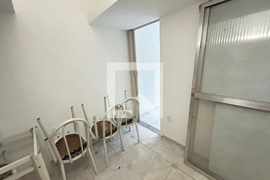 Sala de kitnet/studio para alugar com 1 quarto, 28m² em Cascadura, Rio de Janeiro