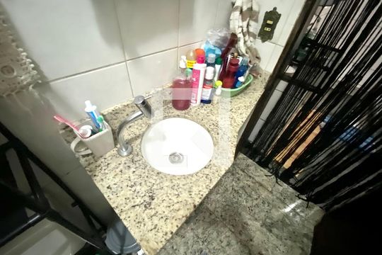 Banheiro de casa para alugar com 1 quarto, 120m² em Jardim Leblon, Guarulhos