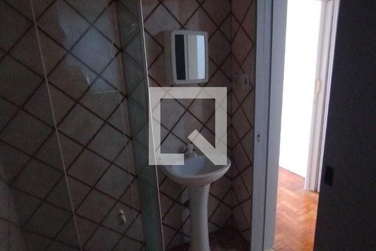 Banheiro de apartamento para alugar com 1 quarto, 45m² em Vacchi, Sapucaia do Sul
