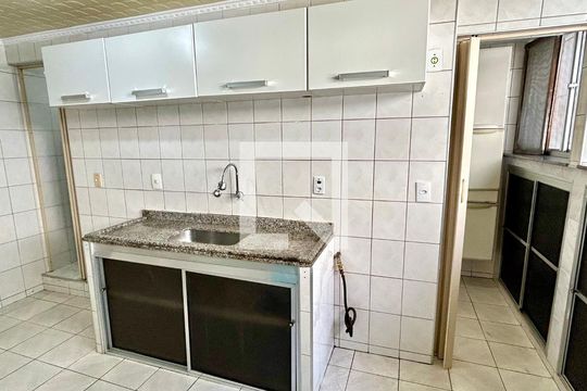 Cozinha de apartamento à venda com 2 quartos, 63m² em Parque Cecap, Guarulhos