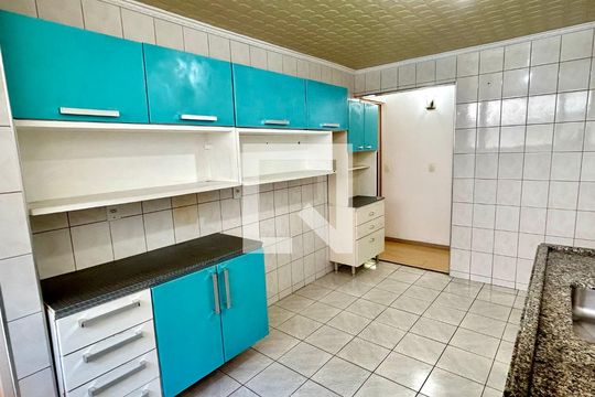 Cozinha de apartamento à venda com 2 quartos, 63m² em Parque Cecap, Guarulhos