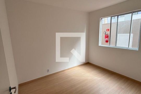 Quarto de apartamento para alugar com 2 quartos, 47m² em Jardim Sao Luiz, Embu das Artes