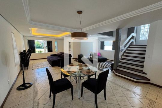 Sala de casa para alugar com 3 quartos, 311m² em Jurerê, Florianópolis