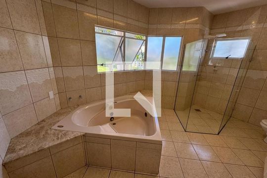Casa para alugar com 3 quartos, 311m² em Jurerê, Florianópolis