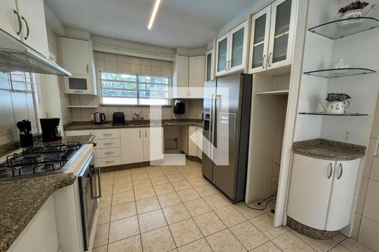 Cozinha de casa para alugar com 3 quartos, 311m² em Jurerê, Florianópolis
