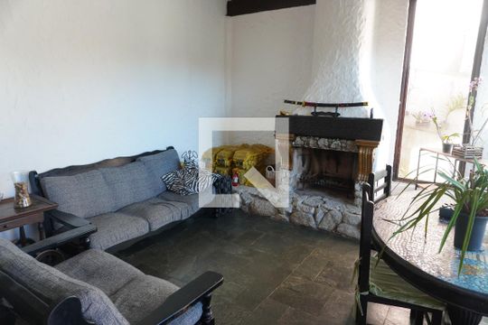 Sala de Estar de casa de condomínio à venda com 3 quartos, 500m² em Morada dos Pássaros, Barueri