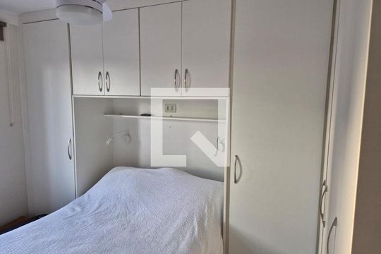 Quarto de apartamento para alugar com 3 quartos, 62m² em Vila Mangalot, São Paulo