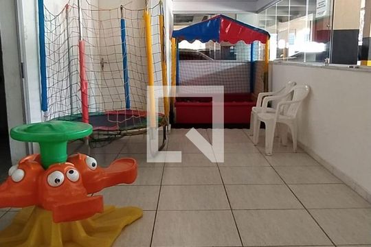 Apartamento à venda com 3 quartos, 60m² em Cabral, Contagem