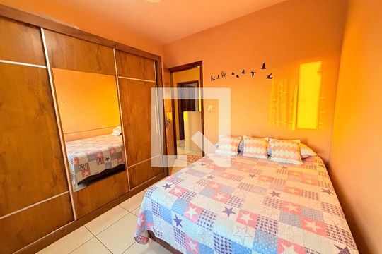 Casa à venda com 3 quartos, 260m² em Jardim Vaz de Lima, São Paulo