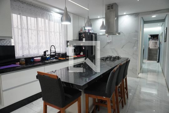 Casa à venda com 3 quartos, 158m² em Jardim Helena, São Paulo