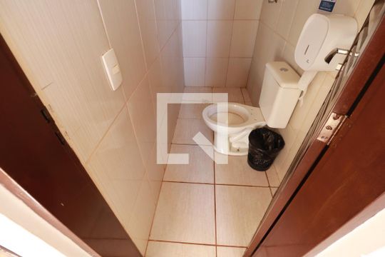 Banheiro 1 de casa para alugar com 2 quartos, 200m² em Jardim Orestes Lopes de Camargo, Ribeirão Preto