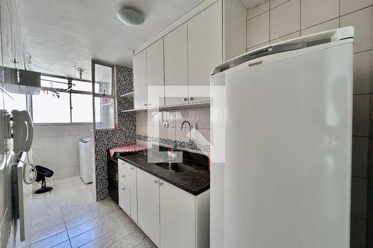 Cozinha de apartamento para alugar com 2 quartos, 49m² em Brás, São Paulo