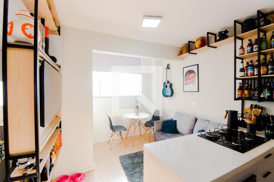 Sala de apartamento para alugar com 1 quarto, 28m² em Vila das Bandeiras, Guarulhos
