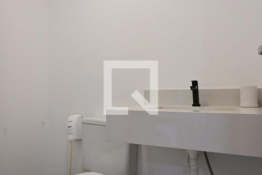 Lavabo de apartamento para alugar com 1 quarto, 52m² em Jardim Maria Duarte, São Paulo
