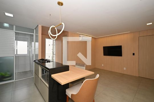 Sala de apartamento para alugar com 1 quarto, 52m² em Jardim Maria Duarte, São Paulo
