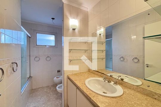 Banheiro de apartamento para alugar com 3 quartos, 280m² em Itaim Bibi, São Paulo