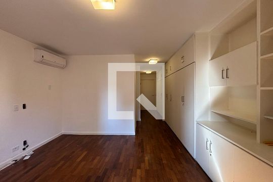 Suíte de apartamento para alugar com 3 quartos, 280m² em Itaim Bibi, São Paulo