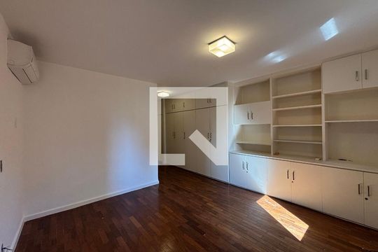 Suíte de apartamento para alugar com 3 quartos, 280m² em Itaim Bibi, São Paulo
