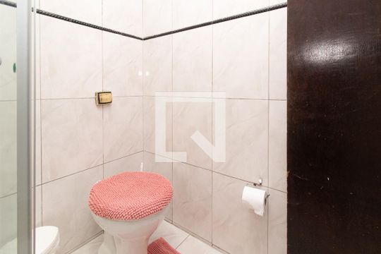 Banheiro Social de casa à venda com 3 quartos, 193m² em Uberaba, Curitiba