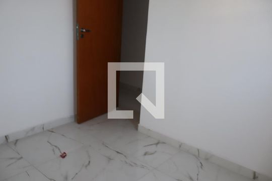 Quarto 1 de apartamento para alugar com 2 quartos, 35m² em Jardim Santa Teresinha, São Paulo