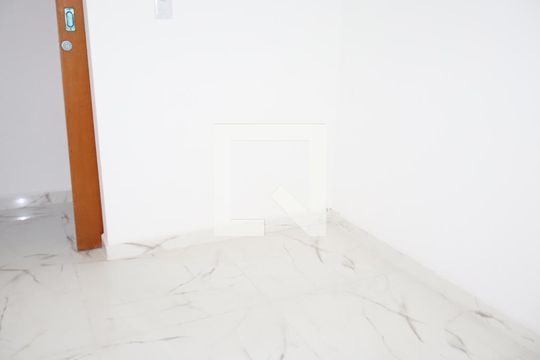 Quarto 2 de apartamento para alugar com 2 quartos, 35m² em Jardim Santa Teresinha, São Paulo