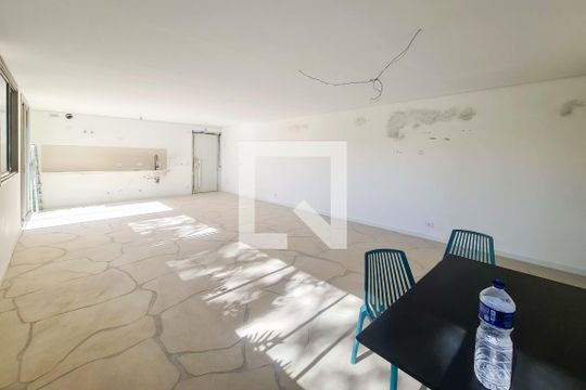 Sala/Cozinha de apartamento à venda com 2 quartos, 120m² em Vila Madalena, São Paulo