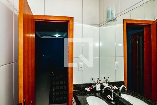 Banheiro Social de casa à venda com 2 quartos, 113m² em Vila Cloris, Belo Horizonte