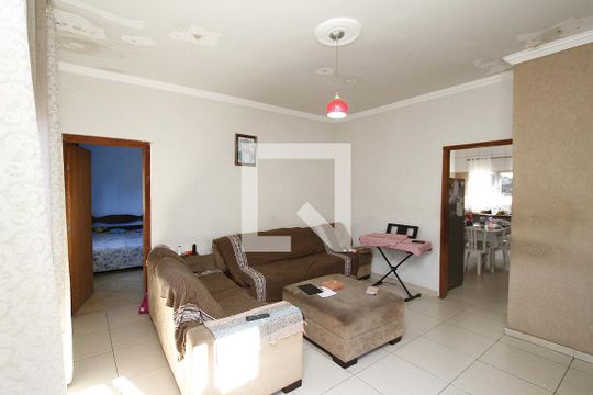 Sala de casa à venda com 6 quartos, 190m² em Vista Alegre, Belo Horizonte
