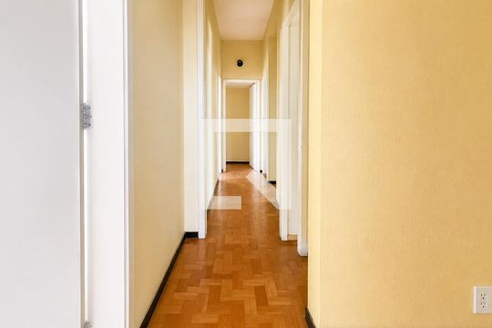 Corredor de casa para alugar com 6 quartos, 360m² em Alto Barroca, Belo Horizonte