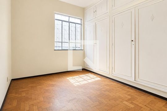 Suíte de casa para alugar com 6 quartos, 360m² em Alto Barroca, Belo Horizonte
