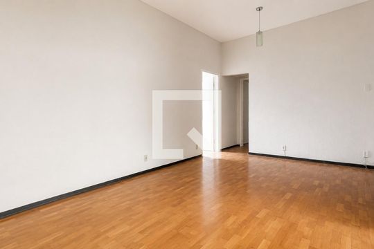 Sala de casa para alugar com 6 quartos, 360m² em Alto Barroca, Belo Horizonte