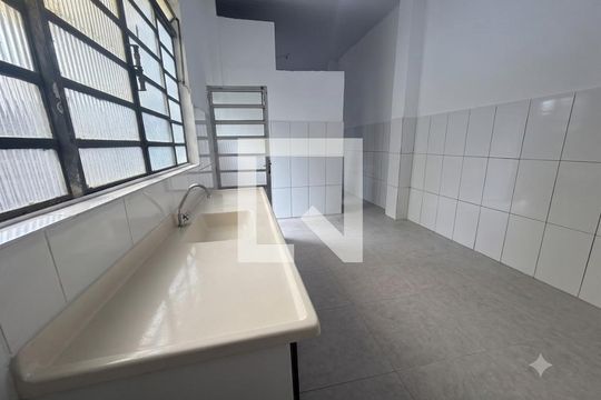 Sala/ cozinha de casa para alugar com 1 quarto, 17m² em Vila Ré, São Paulo