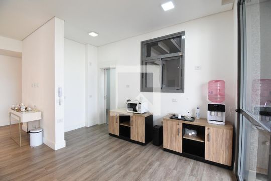 Sala e Cozinha de apartamento à venda com 2 quartos, 147m² em Centro, Curitiba
