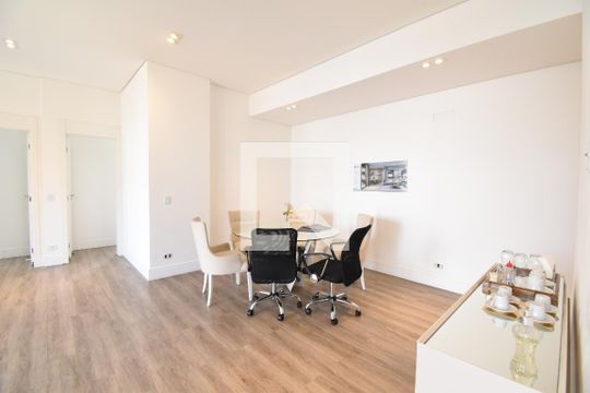 Sala e Cozinha de apartamento à venda com 2 quartos, 147m² em Centro, Curitiba