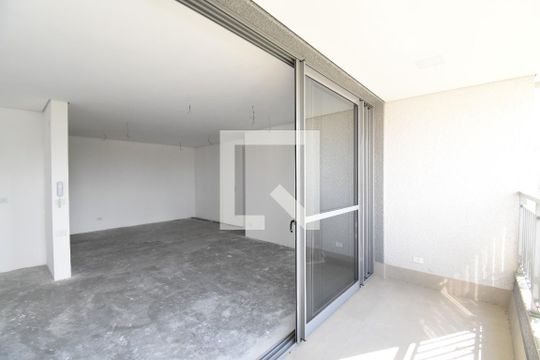 Sala e Cozinha de apartamento à venda com 3 quartos, 136m² em Centro, Curitiba