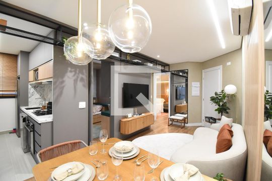 Sala de apartamento à venda com 2 quartos, 51m² em Centro, Curitiba