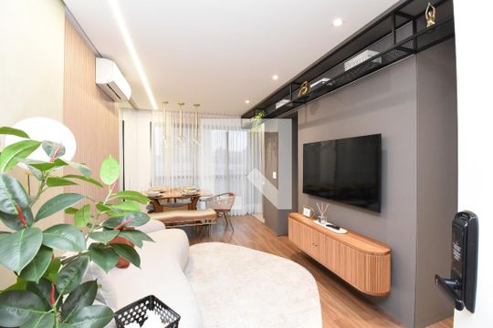 Sala de apartamento à venda com 2 quartos, 51m² em Centro, Curitiba