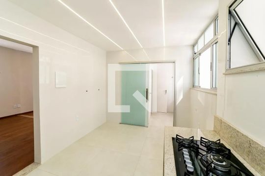 Cozinha de apartamento para alugar com 3 quartos, 110m² em Santa Efigênia, Belo Horizonte