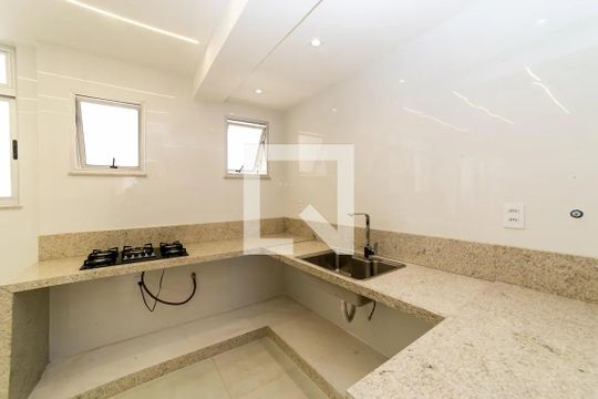 Cozinha de apartamento para alugar com 3 quartos, 110m² em Santa Efigênia, Belo Horizonte