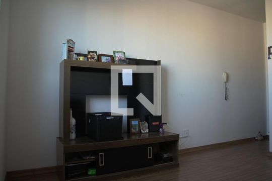 Sala de apartamento para alugar com 2 quartos, 54m² em Paineiras, Juiz de Fora