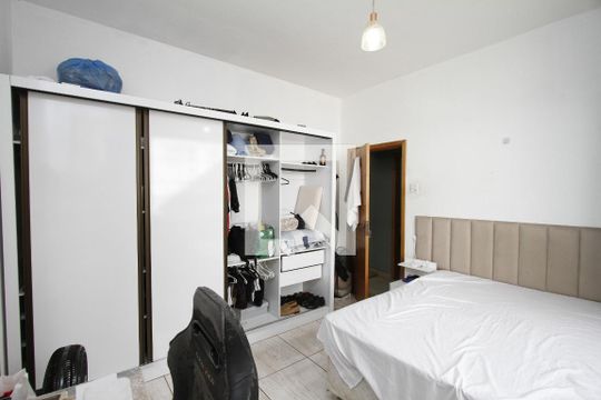 Quarto 1 de casa à venda com 3 quartos, 200m² em Carlos Prates, Belo Horizonte