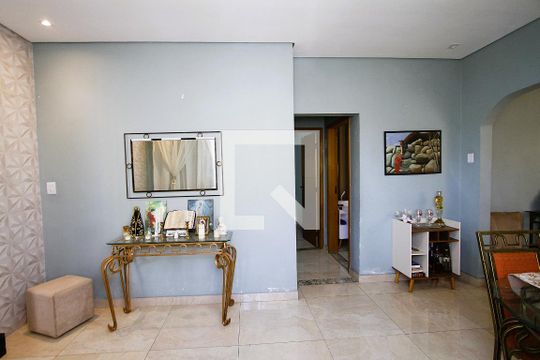 Sala de casa à venda com 3 quartos, 200m² em Carlos Prates, Belo Horizonte