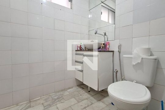 Banheiro  de apartamento para alugar com 1 quarto, 51m² em Brotas, Salvador