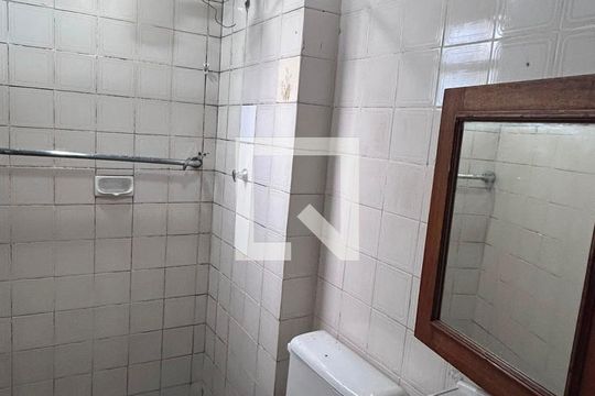 Banheiro de apartamento para alugar com 2 quartos, 55m² em Campo Grande, Rio de Janeiro