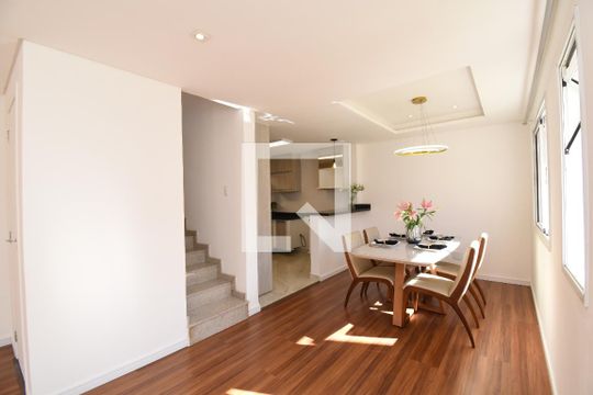 Sala de casa de condomínio para alugar com 3 quartos, 114m² em Barreirinha, Curitiba